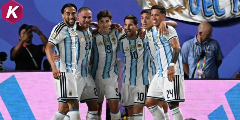 Lionel Messi vượt qua thành tích của cựu tiền đạo