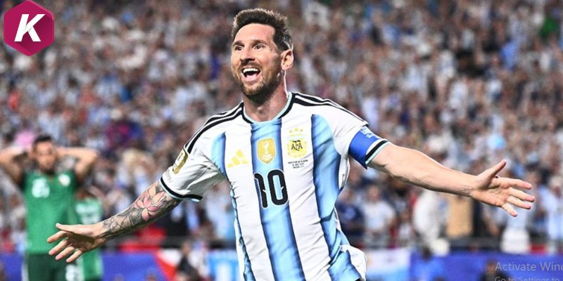 Lionel Messi lập hattrick trong ngày đầu ra quân
