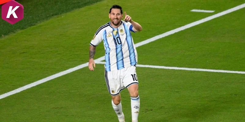 Ronaldo có những chia sẻ đáng chú ý về Messi