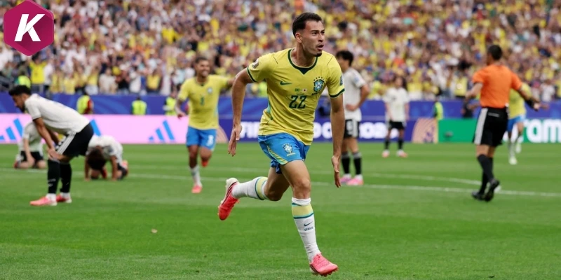 CĐV vỡ òa cảm xúc sau màn trình diễn của Brazil