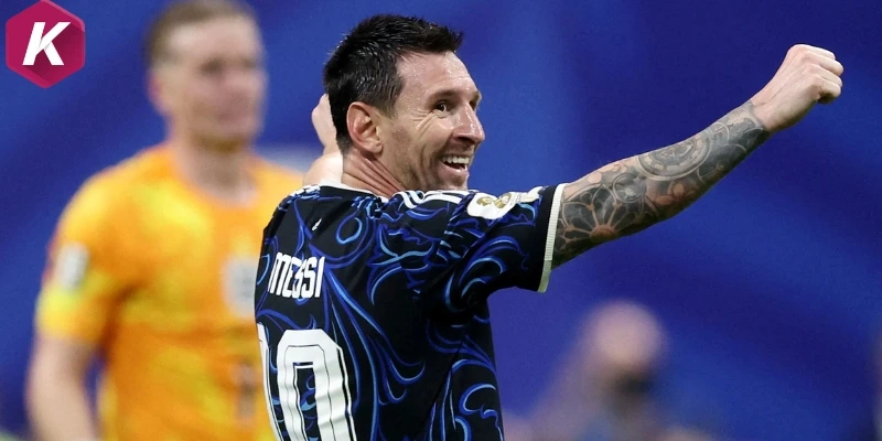 Messi tạm chiếm ưu thế trước Mbappé trong cuộc đua ghi bàn